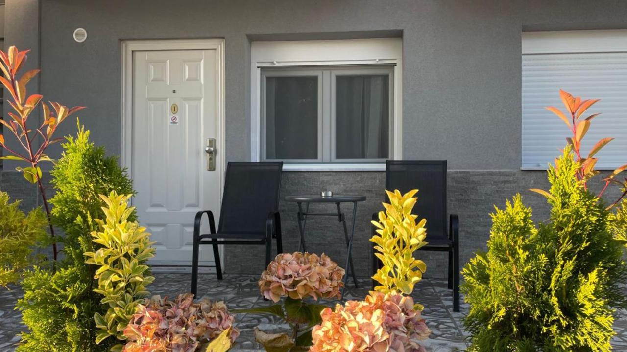 Luxrooms Ofrinion Exterior photo