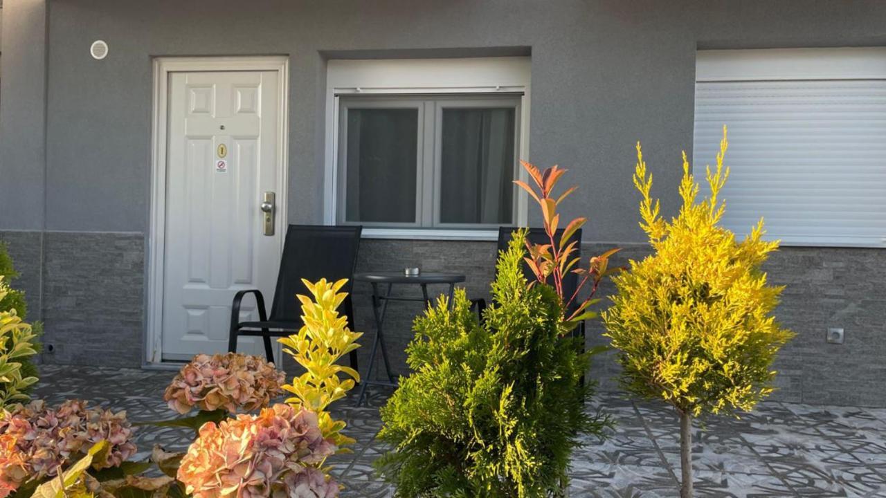 Luxrooms Ofrinion Exterior photo