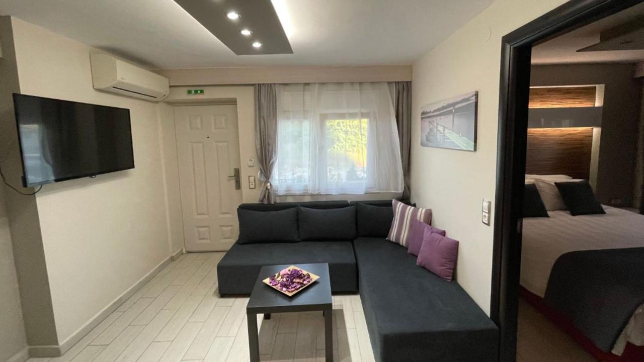 Luxrooms Ofrinion Exterior photo